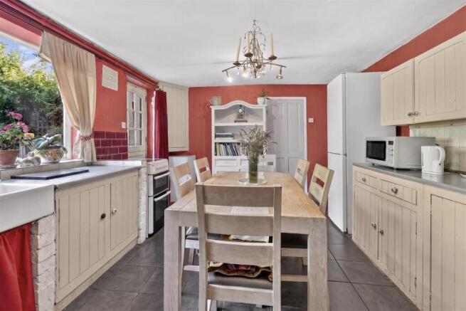 4 bed Semi-Detached for sale Image 6