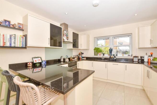 Kitchen/ Breakfast Room