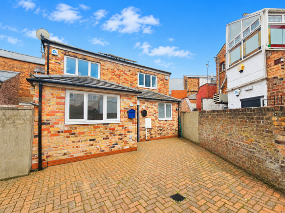 2 bed Semi-Detached for sale Image 11