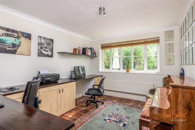 220511 - 12 St Barts Close - 01 [WM].jpg