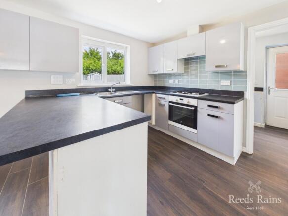 4 bed Detached for sale Image 8