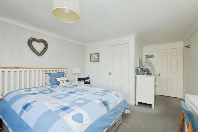5 bed Detached for sale Image 12