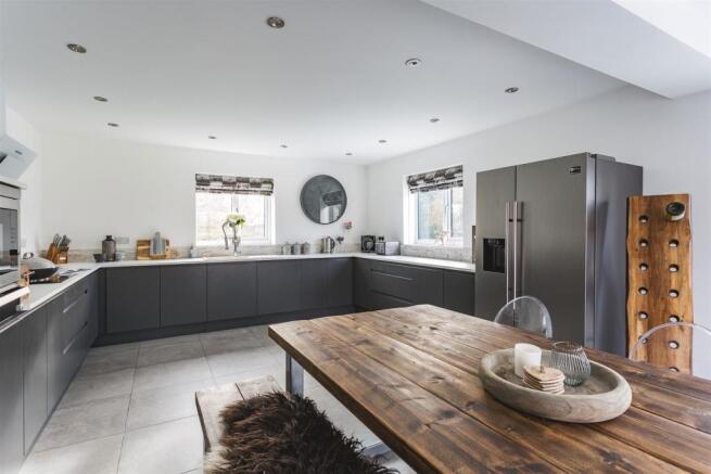 Superb Open Plan Dining Kitchen