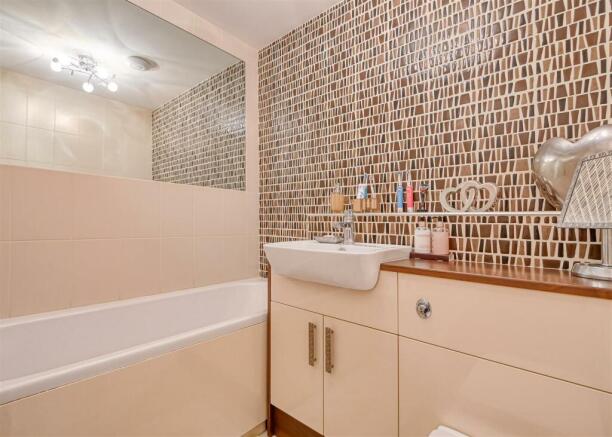 71 Rastrick Close-07.jpg