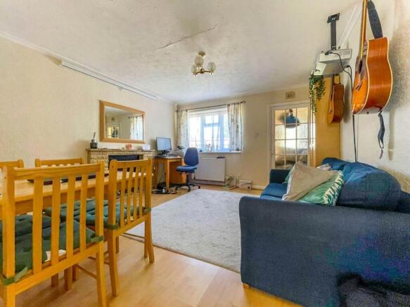 47 Chesildene lounge