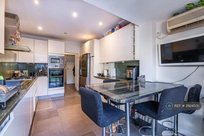 Kitchen With American Double Doors Fridge Dreezer