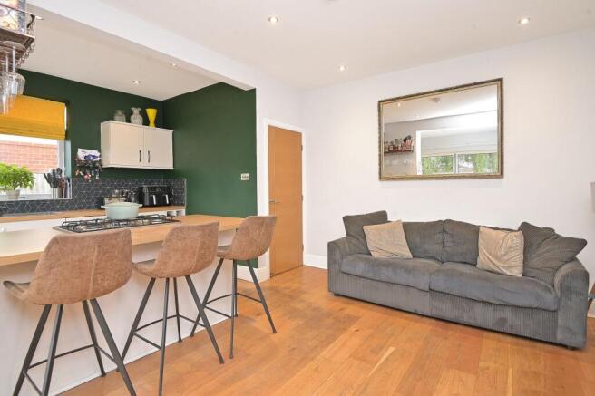 4 bed Semi-Detached for sale Image 6