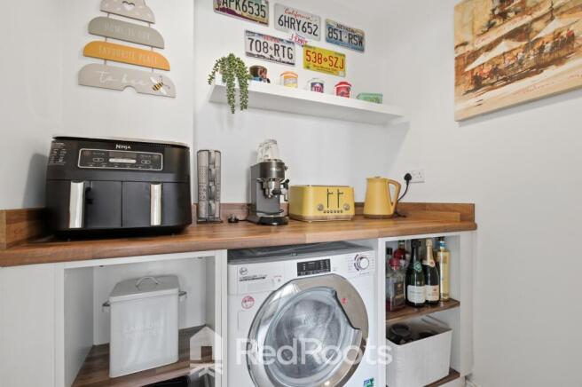 4 bed Detached for sale Image 9