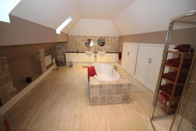 En-Suite Bathroom