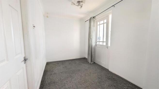 3 bed Terraced to rent Image 10