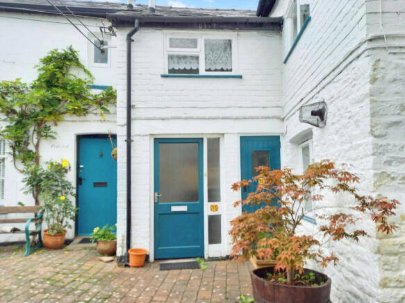 3 Bedroom Mid Terrace Character Cottage