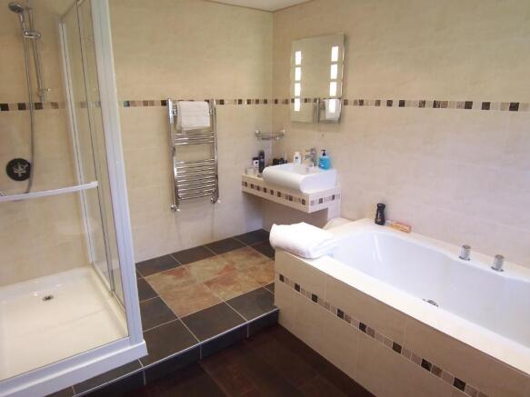 BATHROOM 2