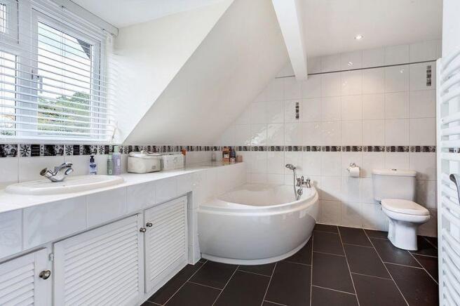 EN SUITE BATHROOM