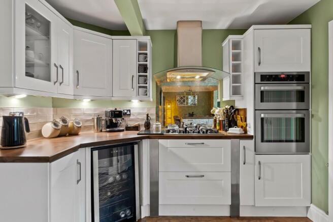 4 bed Detached for sale Image 7