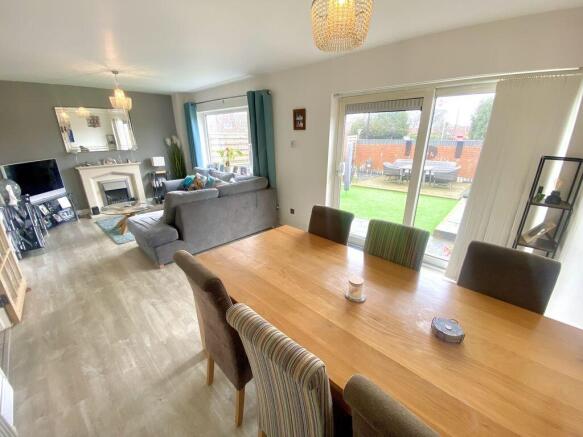 Lounge/Dining Room