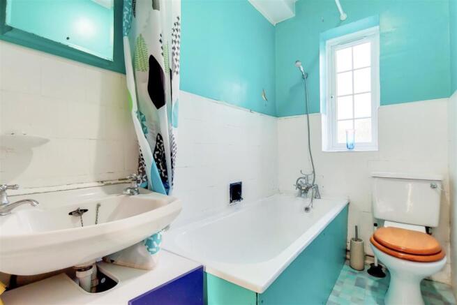 5_Bathroom-0.jpg