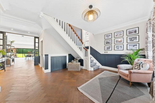 6 bed Detached for sale Image 11