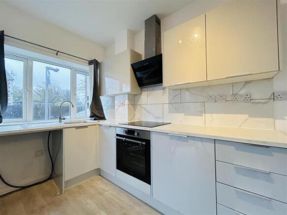 LOUNGE KITCHENETTE