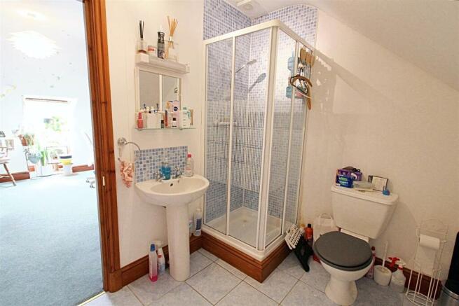 Bedroom 4 ensuite
