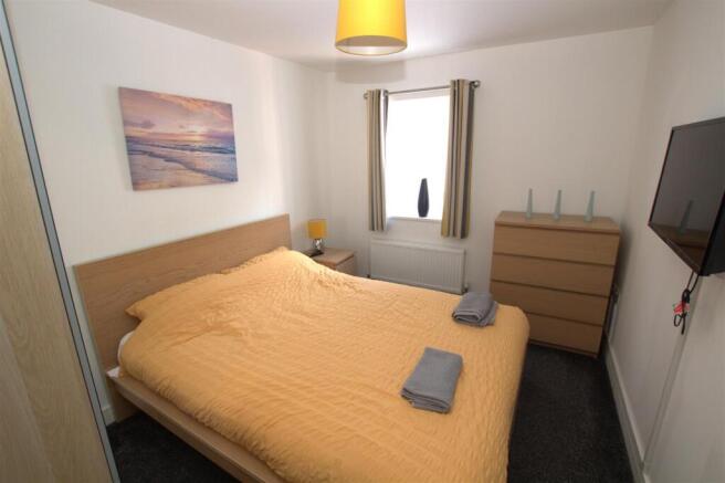 2 bed Apartment to rent Image 4