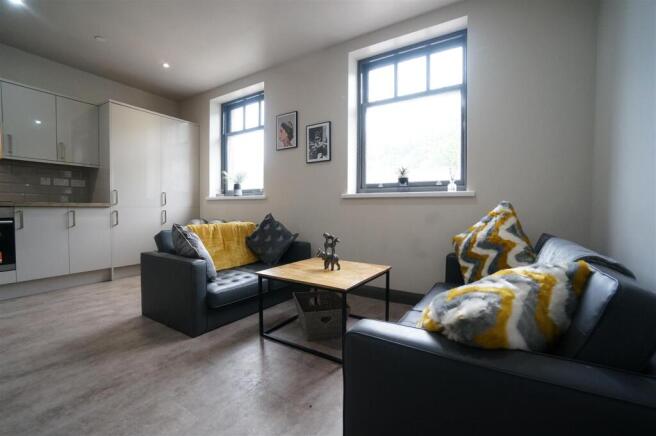 Flat202,259HighStreet_Living1.JPG