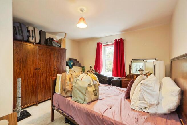2 bed Apartment for sale Image 4