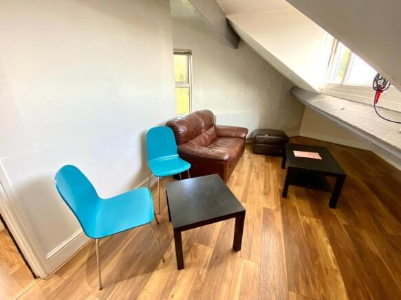 2 bed House Share to rent Image 6