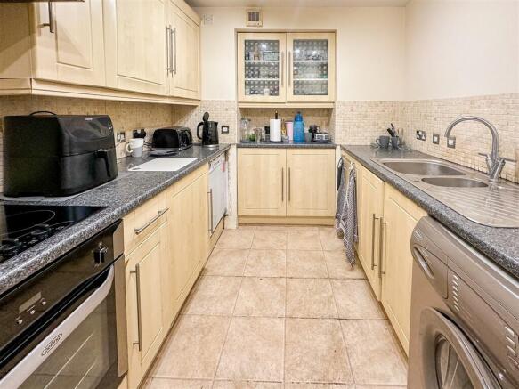 2 bed Penthouse for sale Image 5