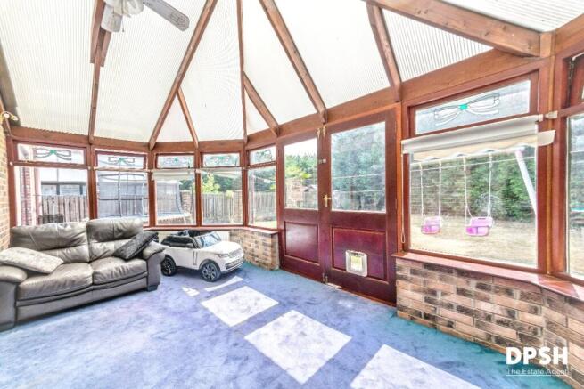 5 bed Detached for sale Image 12