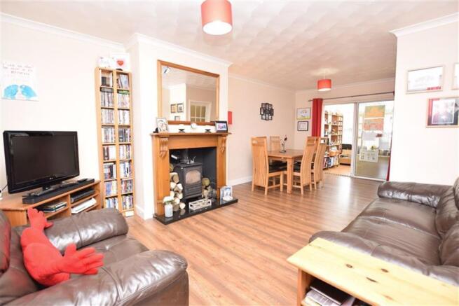 LIVING/DINING ROOM