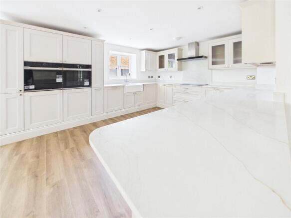 4 bed Detached for sale Image 11