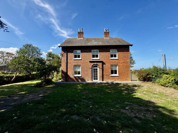 5 bedroom Detached for rent
