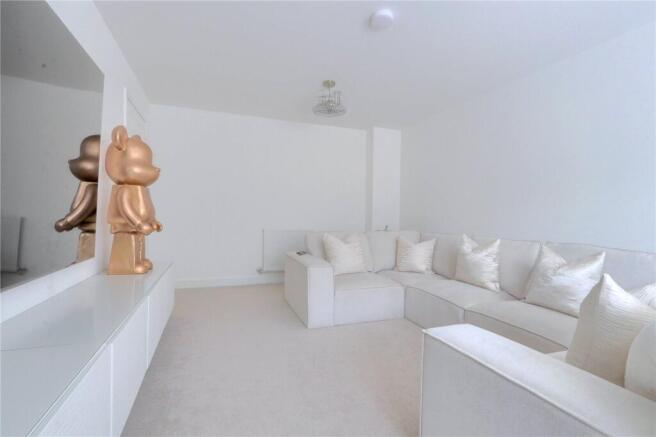4 bed Detached for sale Image 5