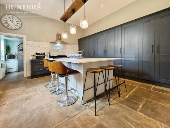 5 bed Detached for sale Image 10
