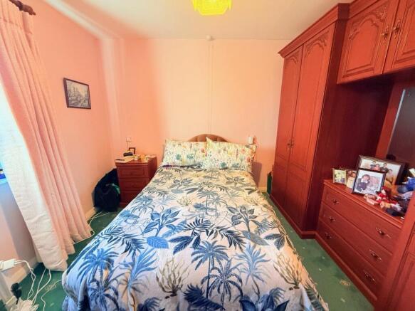 2 bed Flat for sale Image 8