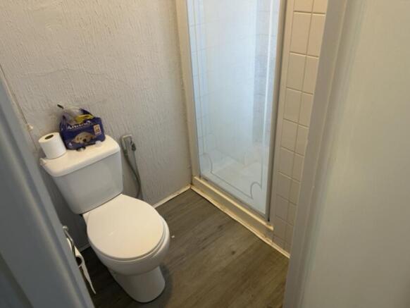 communal bathroom 3 303 Bournemouth Road