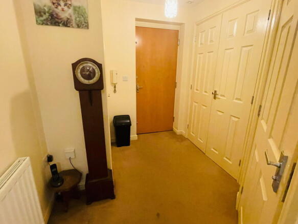 2 bed Ground Flat for sale Image 7