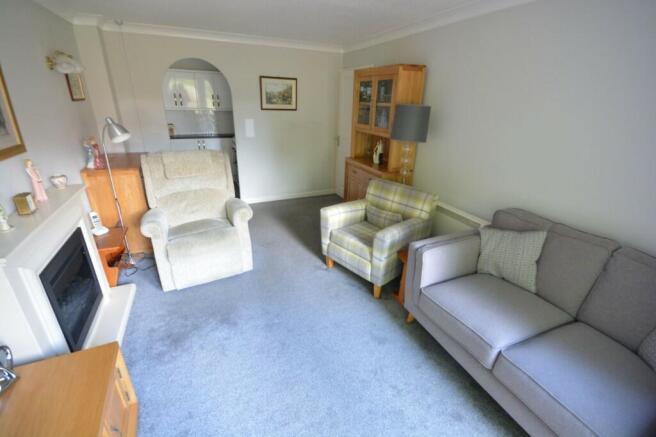 LOUNGE/DINING ROOM