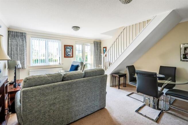 Wishford Court, Ashtead, KT21 photo 4