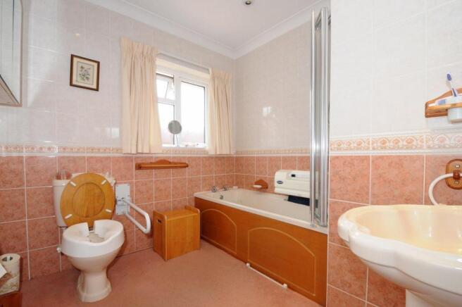 Bathroom.jpg