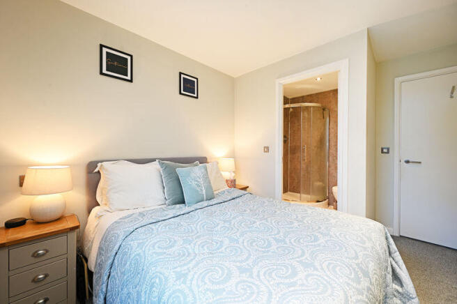 2 bed Apartment for sale Image 4