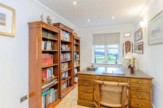 8338732-interior35.jpg