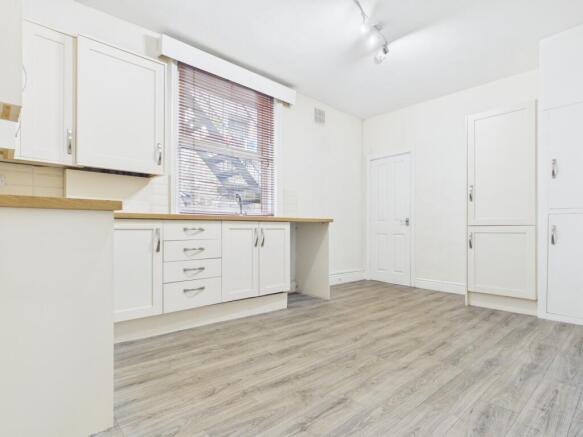 1 bed Flat to rent Image 5