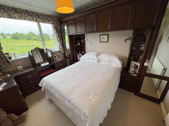 3 bed Semi-Detached for sale Image 10