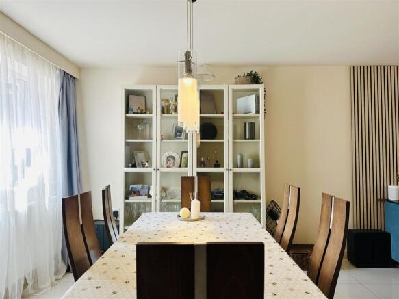 LOUNGE/DINER