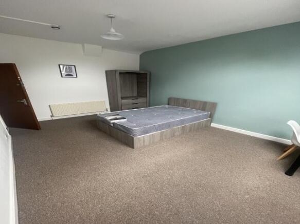 5 bed Not Specified to rent Image 4