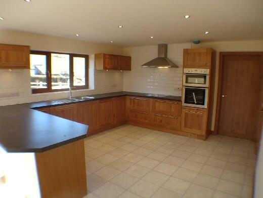 OAK KITCHEN