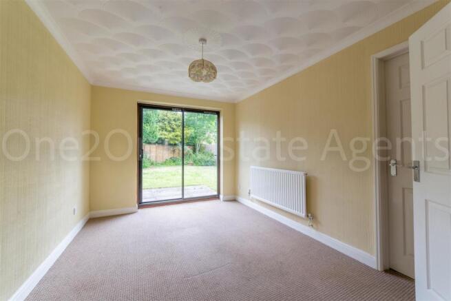 14 Gifford Close-13.jpg