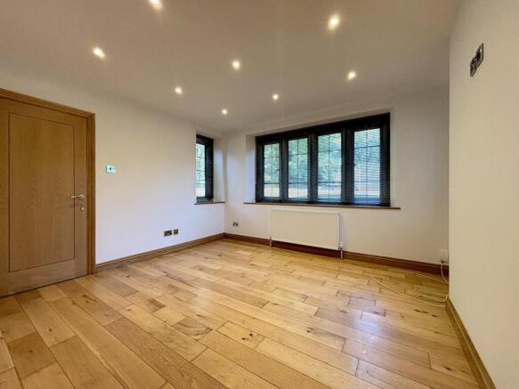 2 bed Flat to rent Image 5