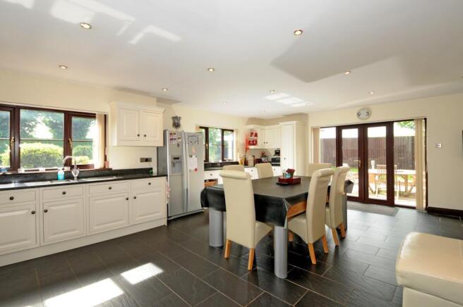 Kitchen/Breakfast Rm